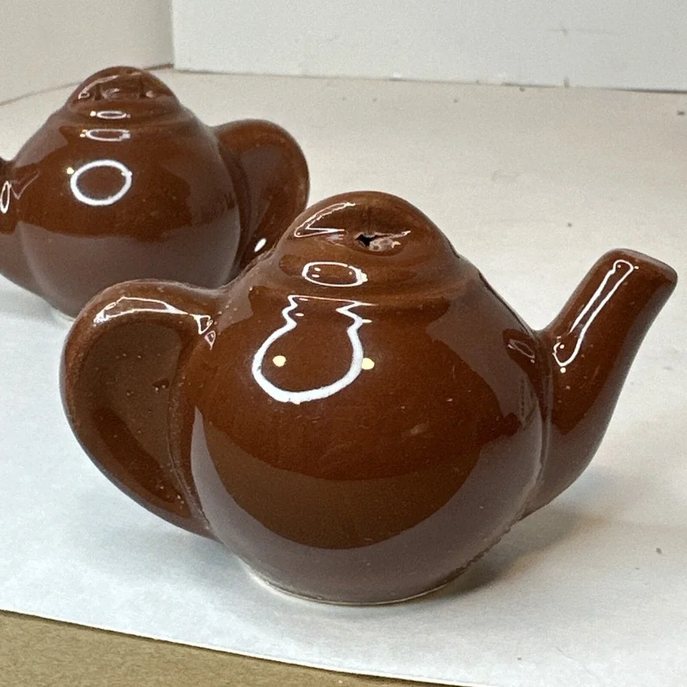 Brown Tea Pot Salt & Pepper Shakers Vintage Hand Painted Made in Japan